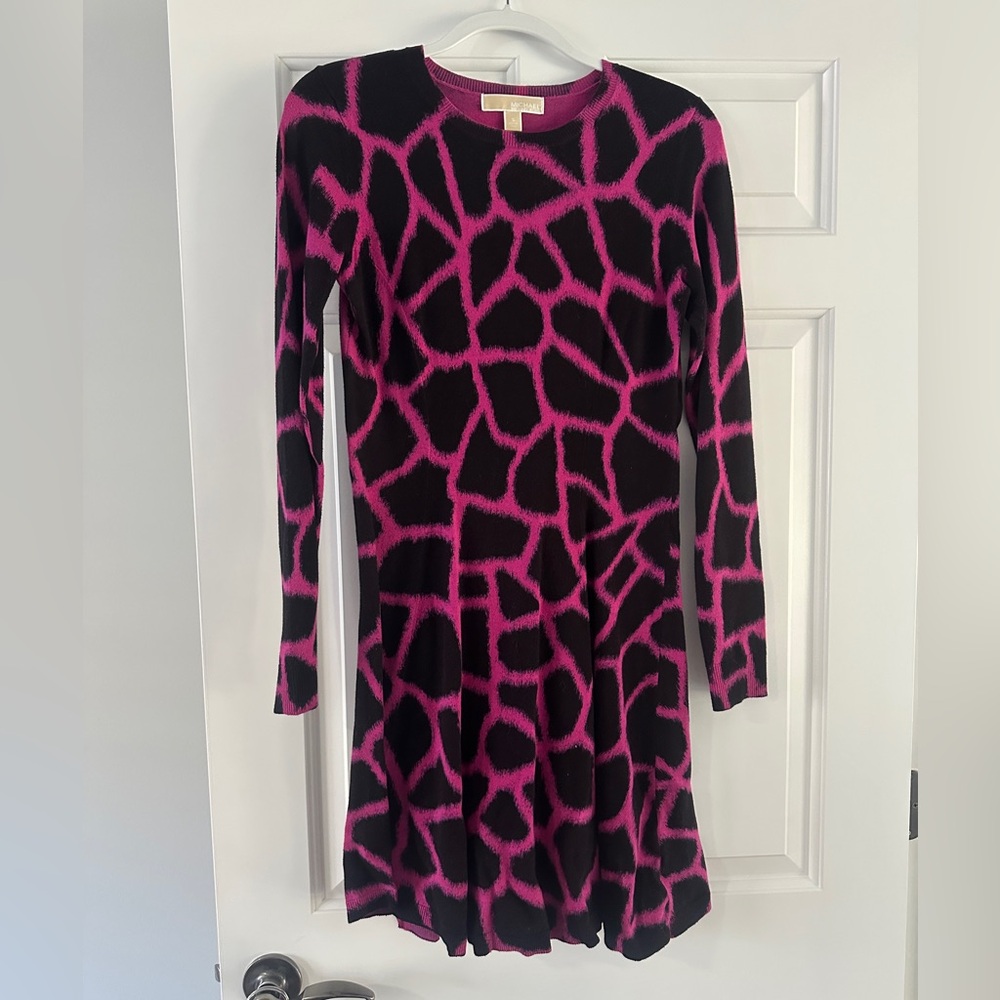Michael Kors Sweater Dress

No major flaws. Worn a few times.